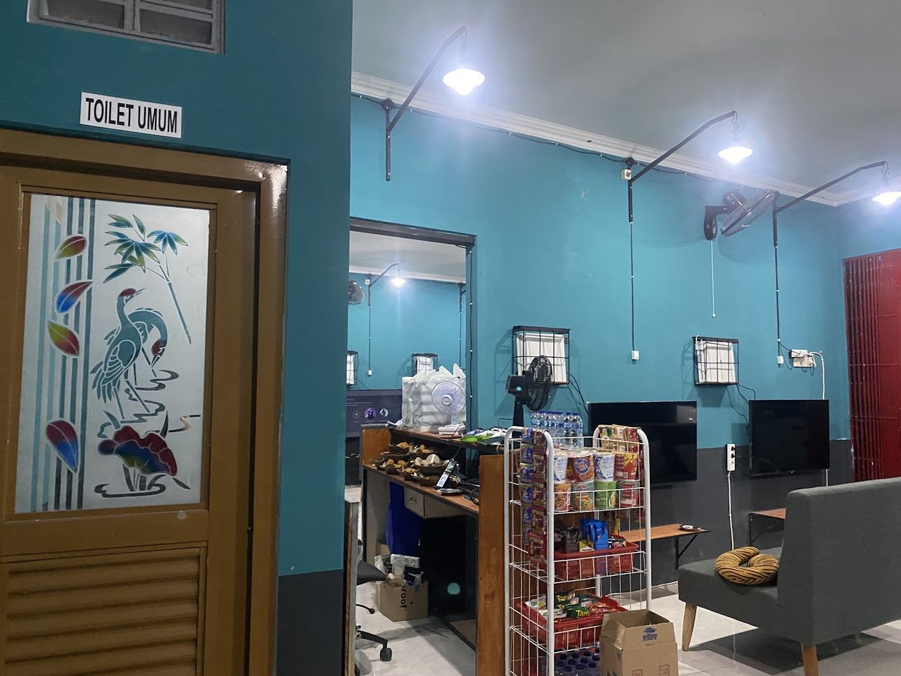 Interior dan toilet