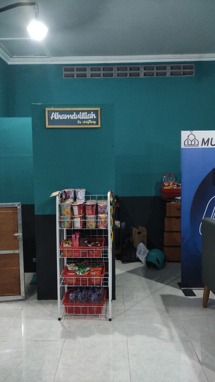 Musholla dan rak snack